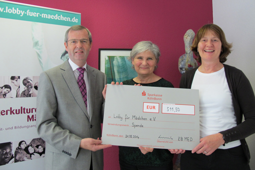 ZB MED übergibt Spenden an Lobby für Mädchen