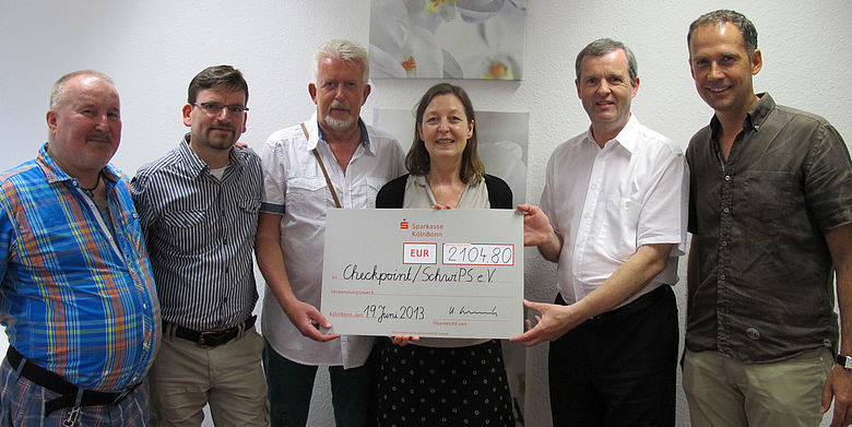 Spenden&uuml;bergabe: Lehrbuchverkauf der ZB Medizin f&uuml;r den guten Zweck