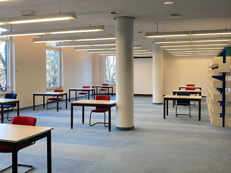 Reading room ZB MED, Cologne site with workstations