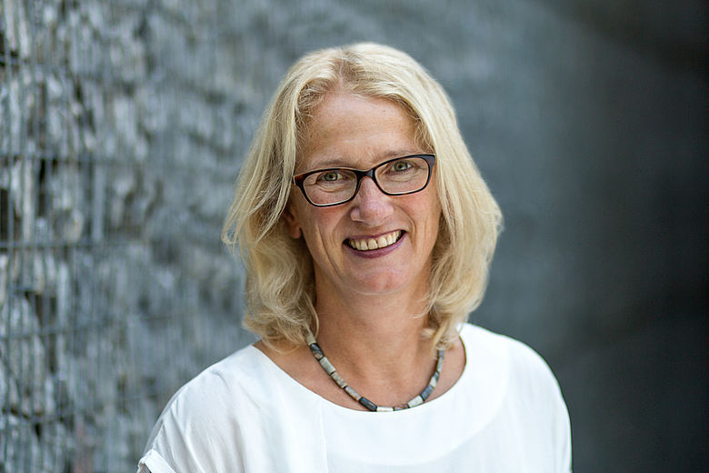 Portait von Prof. Dr. Juliane Fluck