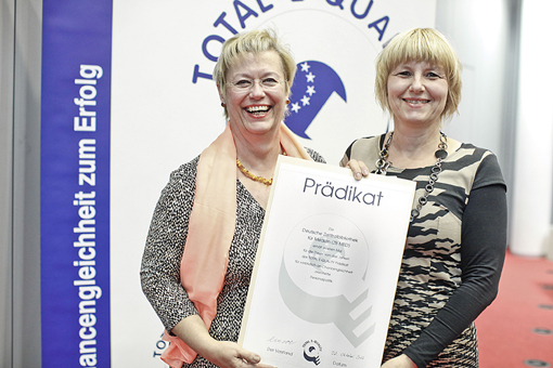 TOTAL E-QUALITY Deutschland e.V. &uuml;bergibt Auszeichnung an Vertreterinnen der ZB&nbsp;MED
